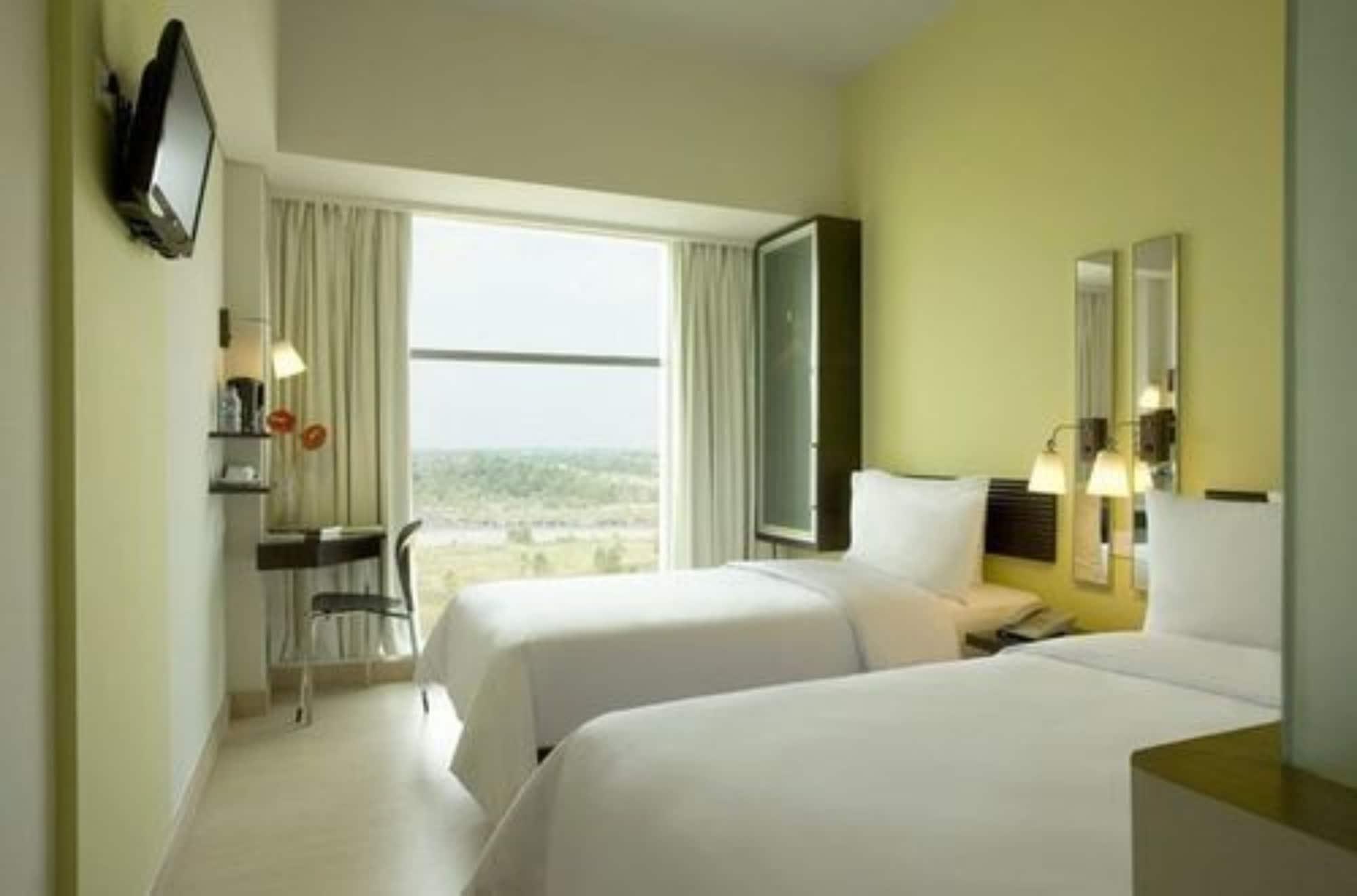Hotel Santika Bsd City-Serpong Exterior photo