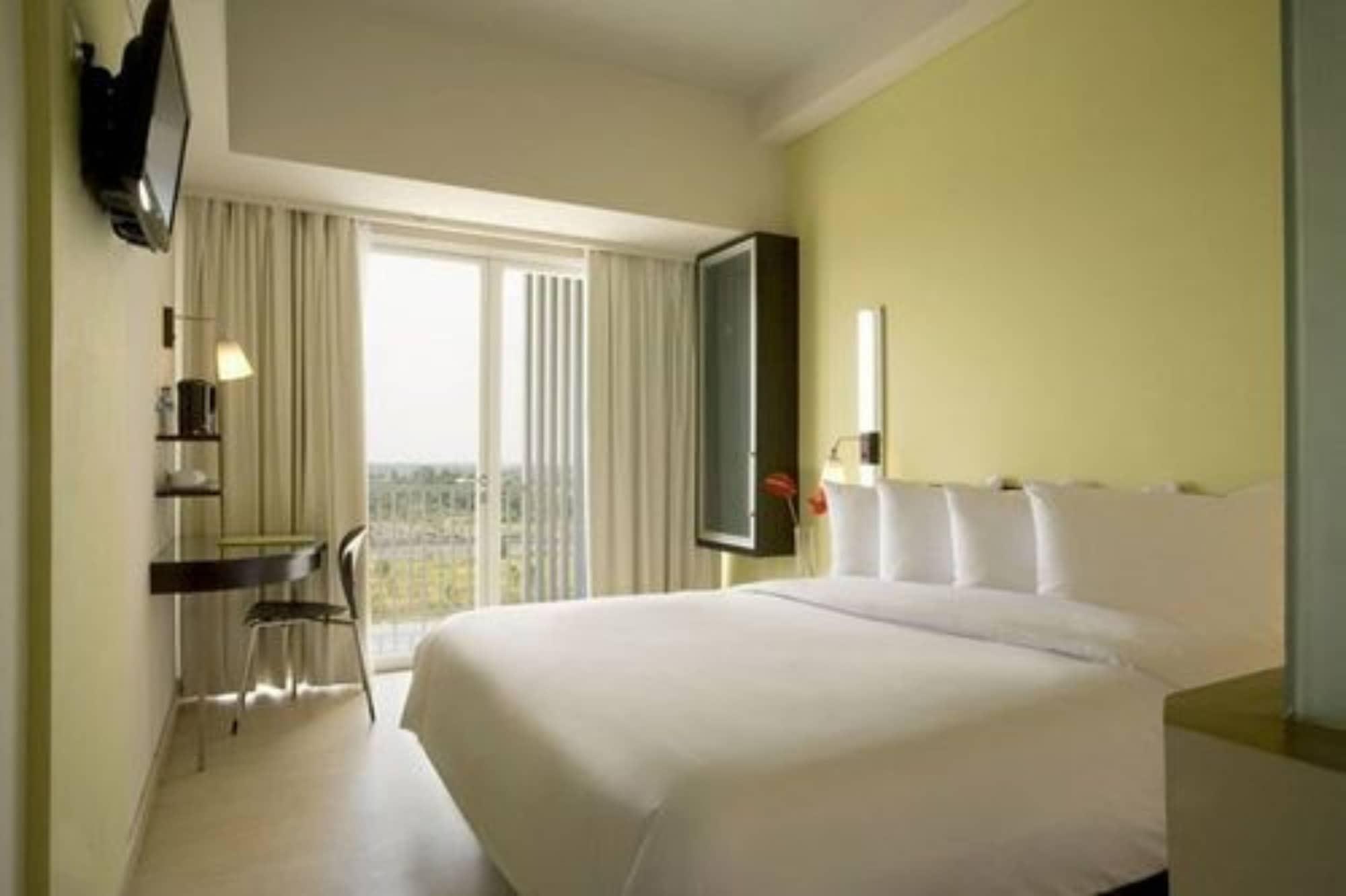 Hotel Santika Bsd City-Serpong Exterior photo