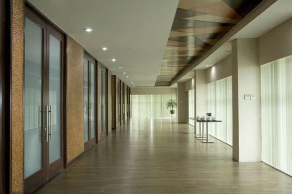 Hotel Santika Bsd City-Serpong Exterior photo