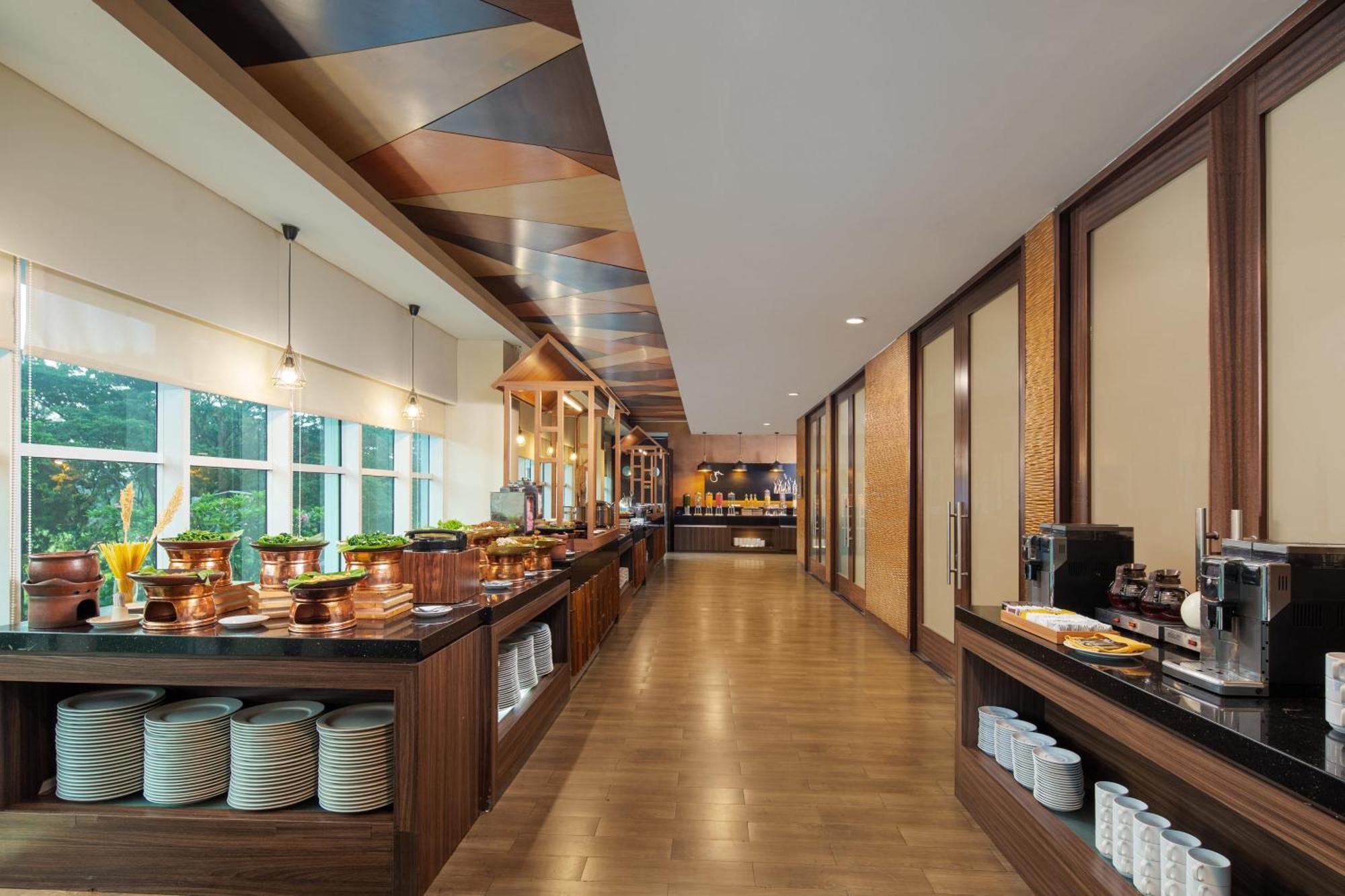 Hotel Santika Bsd City-Serpong Exterior photo