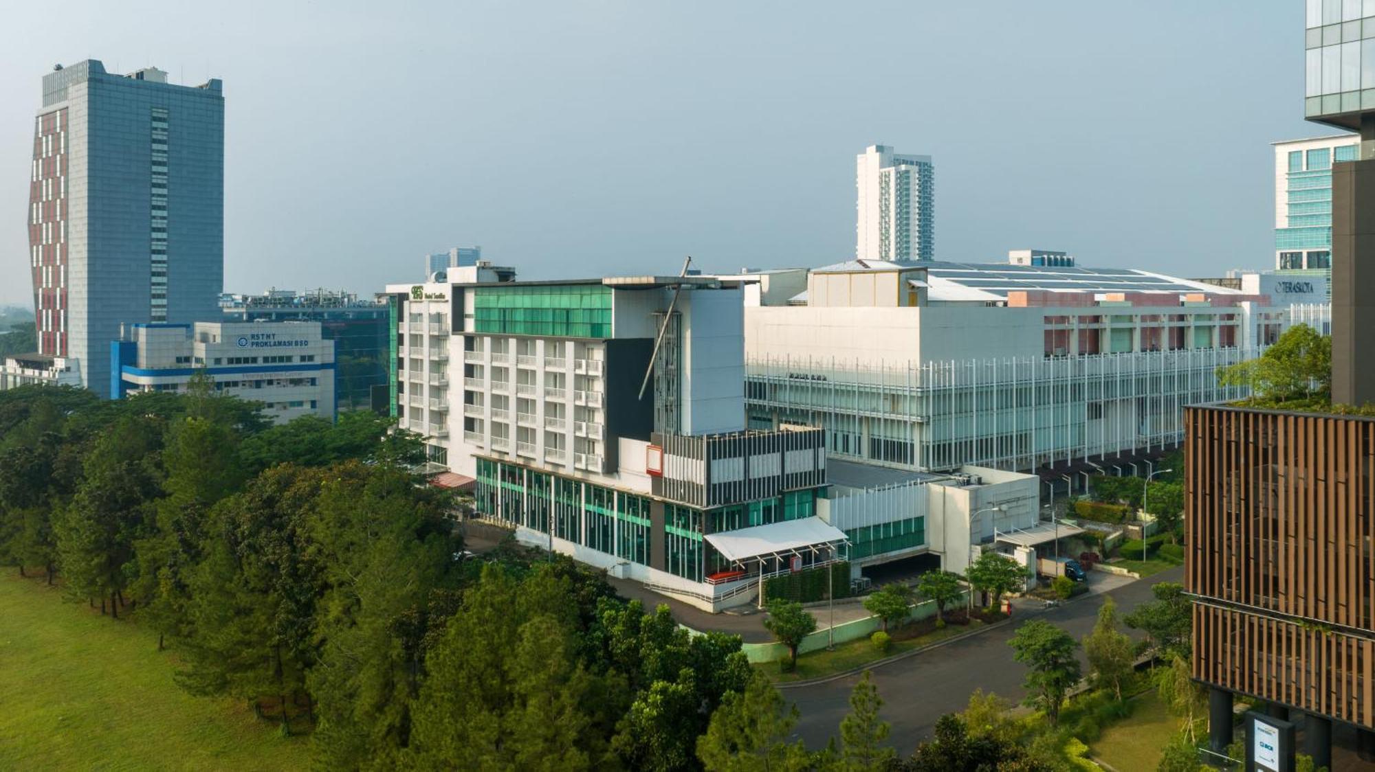 Hotel Santika Bsd City-Serpong Exterior photo