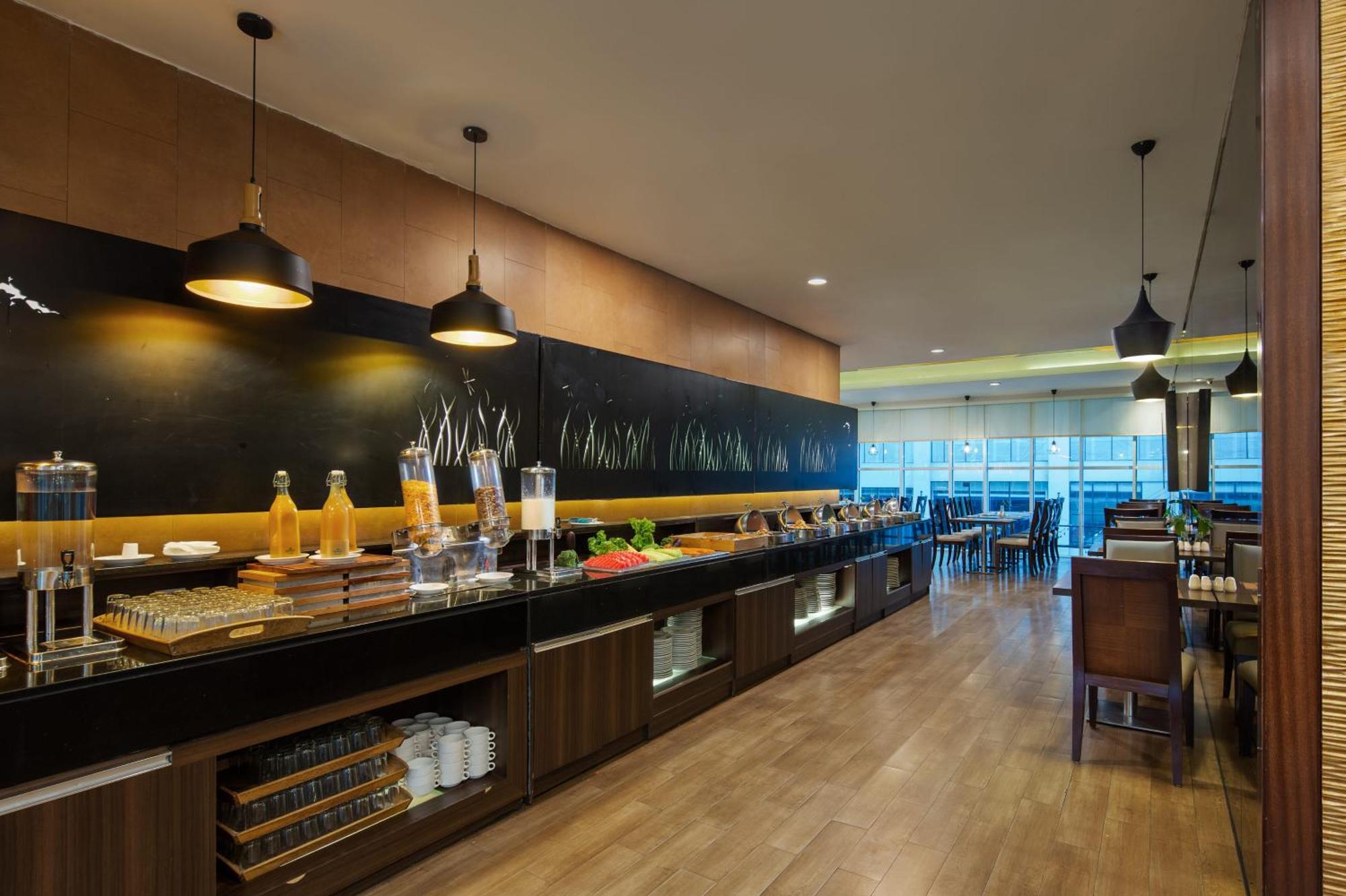 Hotel Santika Bsd City-Serpong Exterior photo