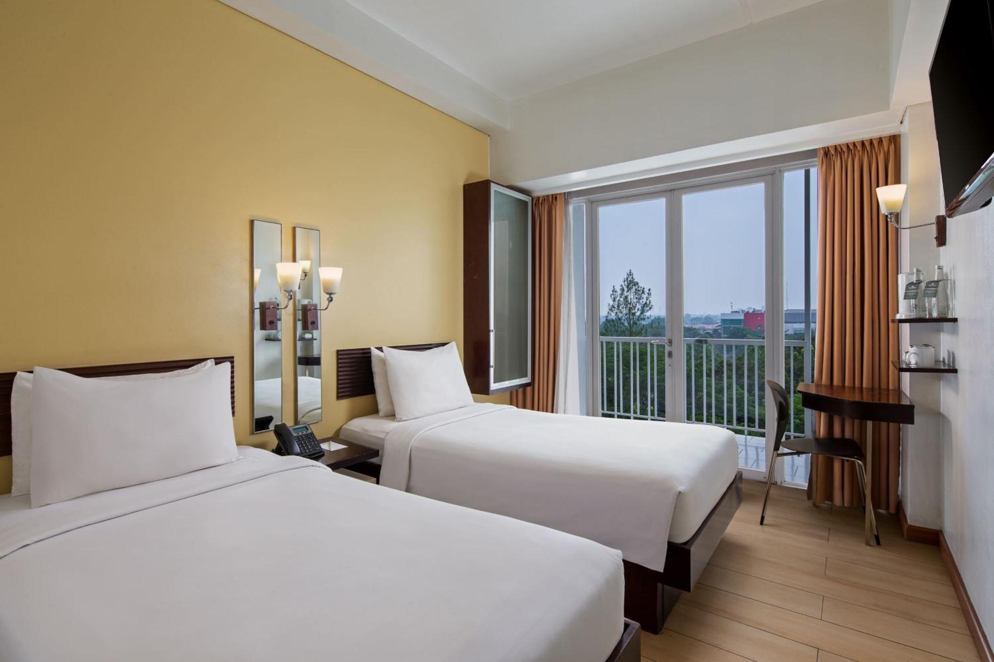 Hotel Santika Bsd City-Serpong Exterior photo