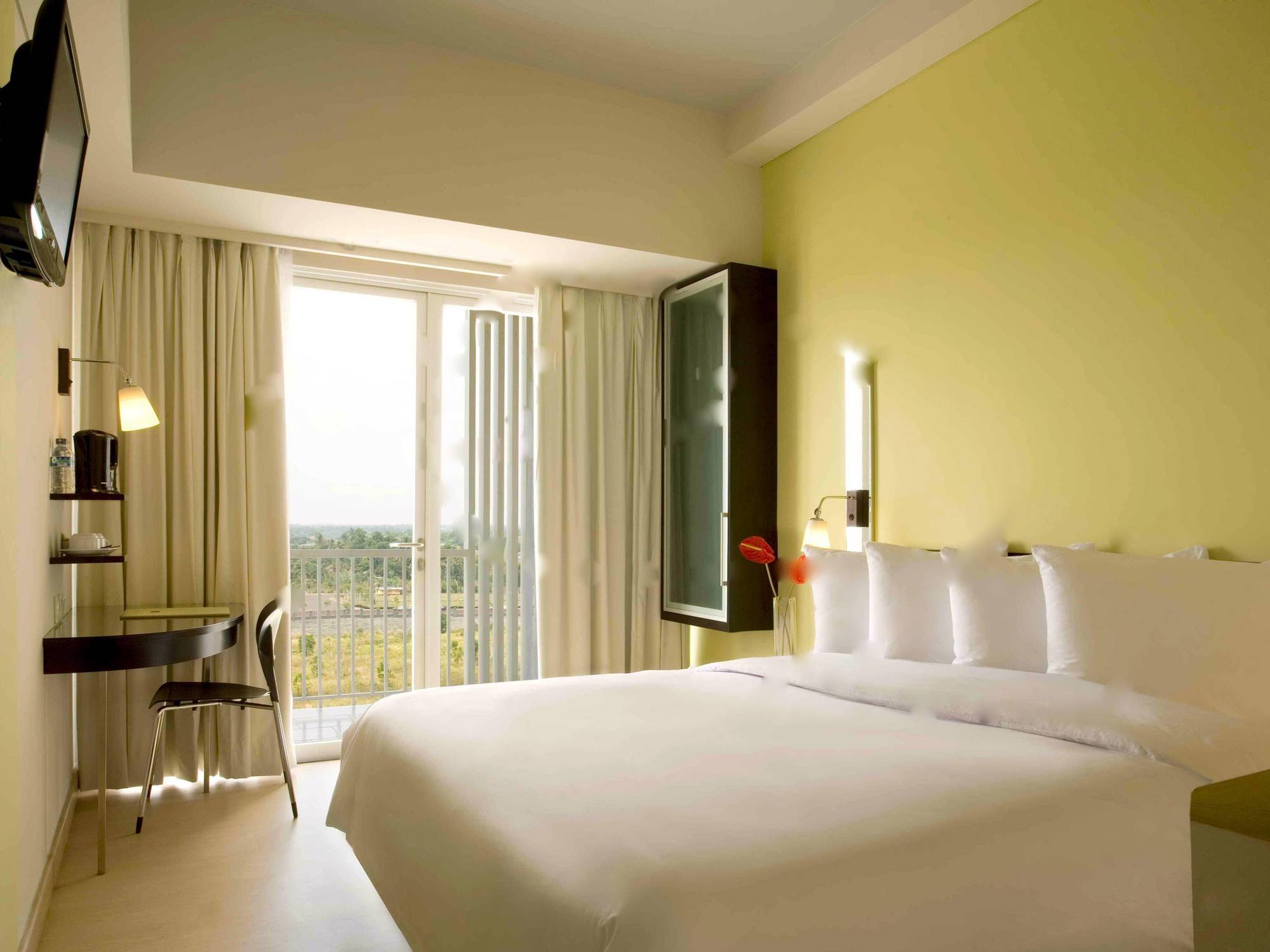 Hotel Santika Bsd City-Serpong Exterior photo